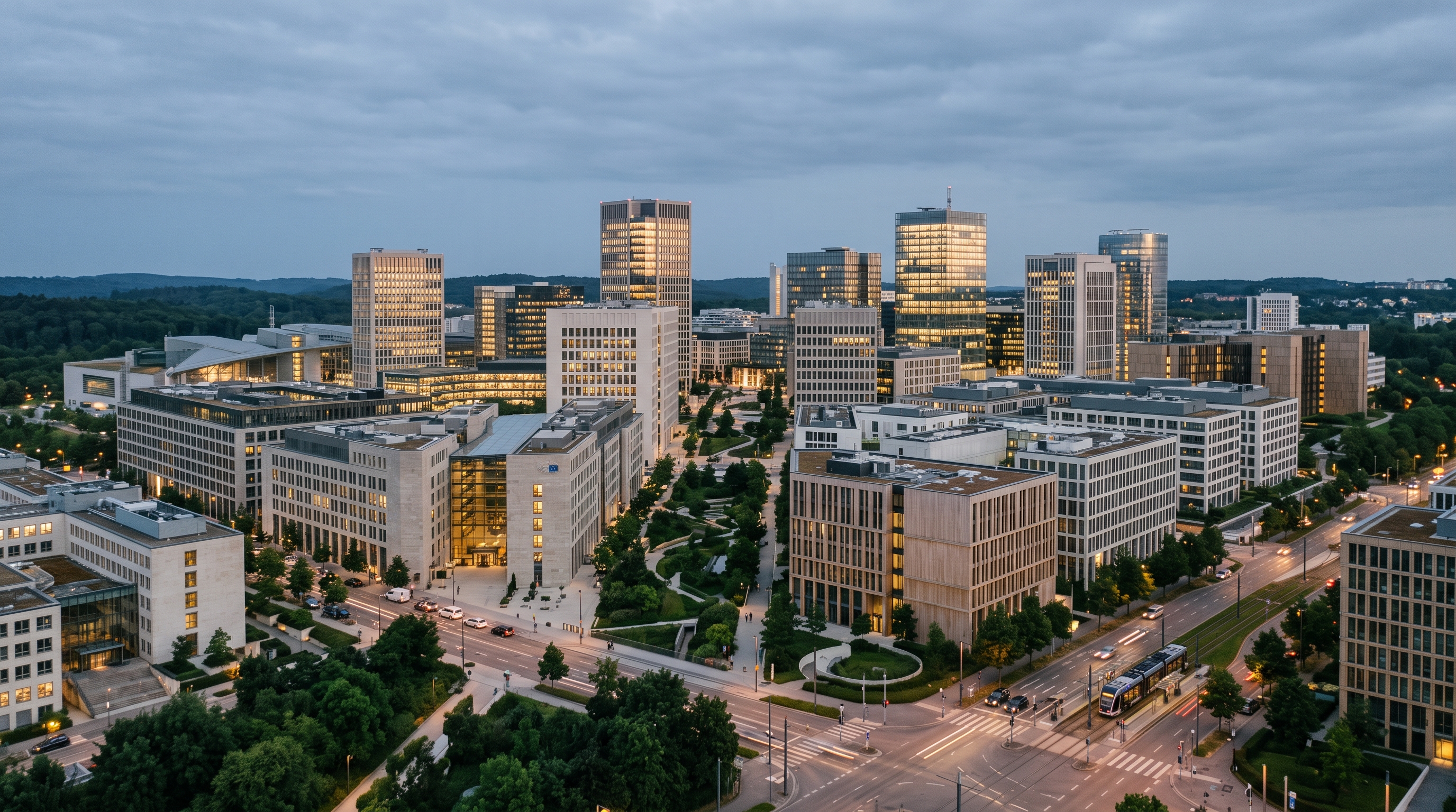 Vue aérienne du quartier d'affaires du Kirchberg à Luxembourg, tours de bureaux contemporaines